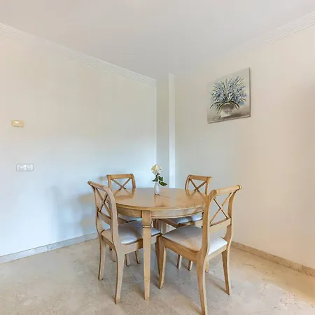 Apartament Beautiful Just 5 Minutes From The